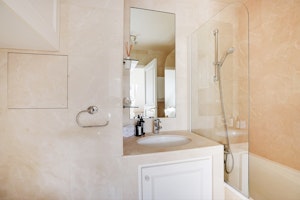 A Parisian Studio image 4