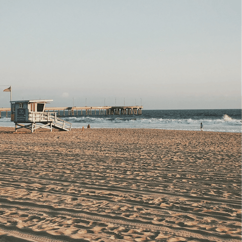Stay just a fourteen-minute drive away from Venice Beach