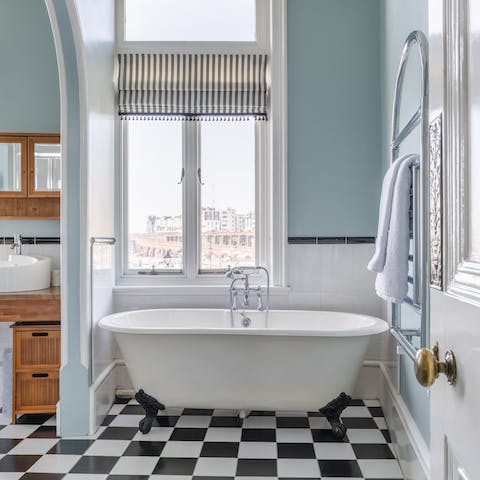 Unwind in the bathtub while taking in the sea views 