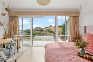 Devonshire Haven image 5