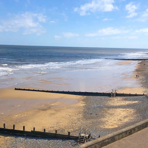 Take long walks along the gorgeous Cromer Beach, which can be reached in three minutes from your front door