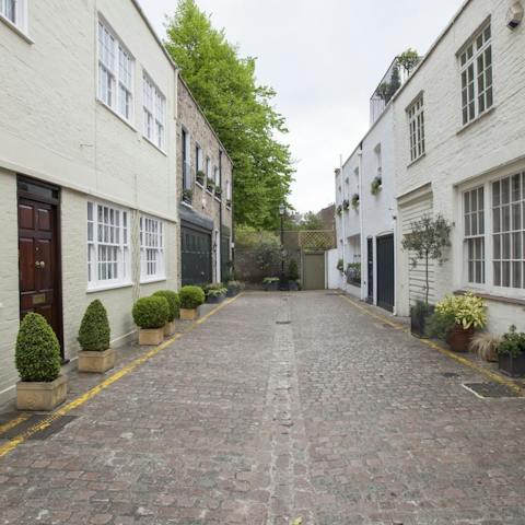 Live down a pretty Notting Hill Mews