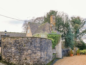 The Cotswold Fox image 9