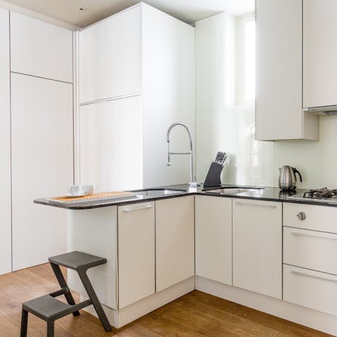 sleek & contemporary kitchen space