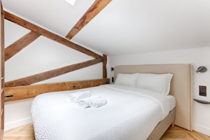 Bastille Oak image 7