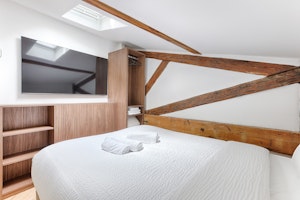 Bastille Oak image 2