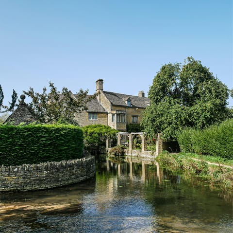 Explore the Cotswolds by car – Broadway is a short drive away