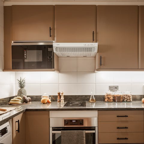 Spend an evening at home with the well-equipped kitchen