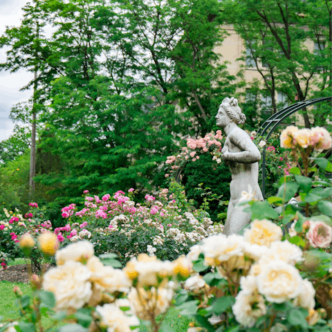 Enjoy a picnic in nearby Jardin des Plantes