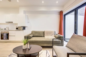 Blossom Hideaway image 3