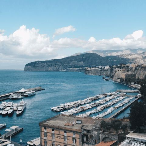 Stay within walking distance of Sorrento's town centre