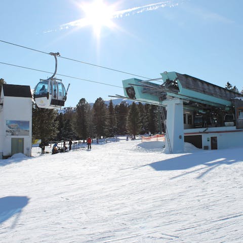 Stay at the base of the ski lift and be at the Kreischberg Ski Area in a matter of minutes