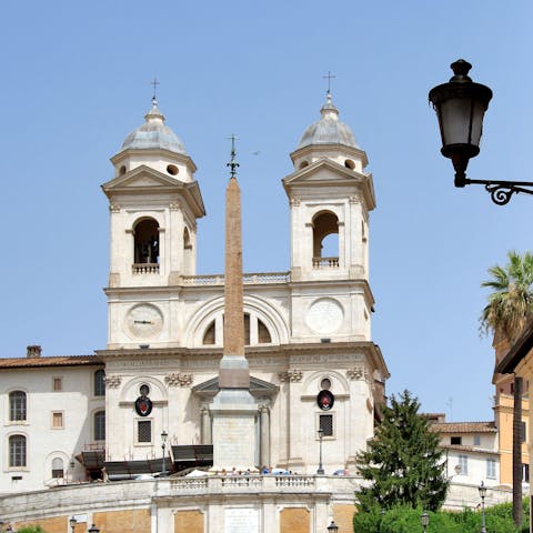 Walk to the Spanish Steps and Piazza di Spagna in less than ten minutes