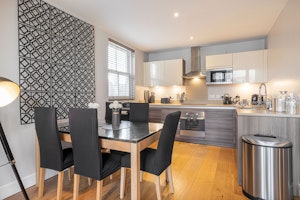 Putney Star image 10