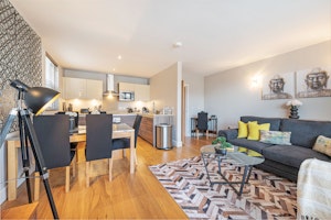 Putney Star image 8