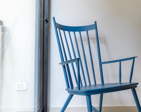 The blue rocking chair