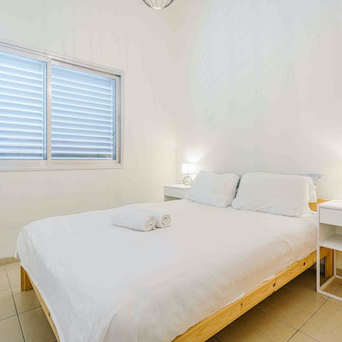 Wake up in the comfortable bedroom feeling rested and ready for another day of Tel Aviv sightseeing