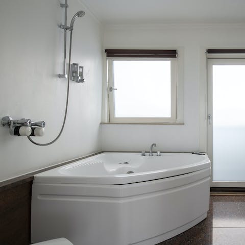 The private jacuzzi in the master bathroom