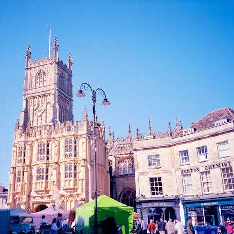 Explore the market town of Cirencester – within driving distance