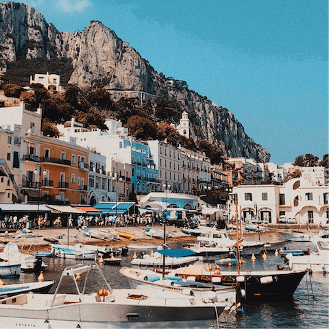 Discover the rugged landscape and spectacular charm of Capri 