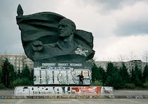 See the iconic monument in Ernst-Thälmann Park