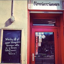 Order a panini at Italian café, Vereinszimmer