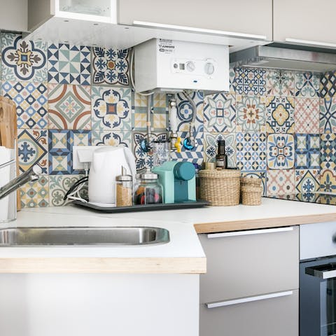 The traditional tiles in the kitchen 