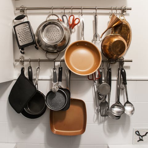 Accessible rack of kitchenware