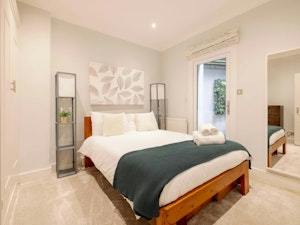 Pimlico Regency image 14