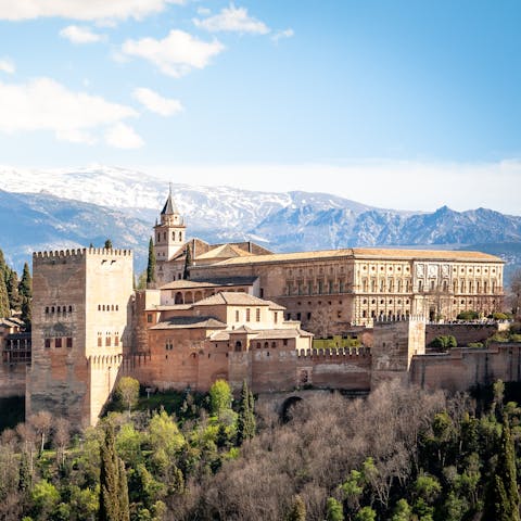 Visit the grand Alhambra, 2 kilometres away