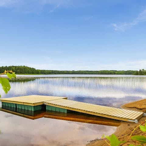 Explore Lake Aitjärvi from your doorstep 