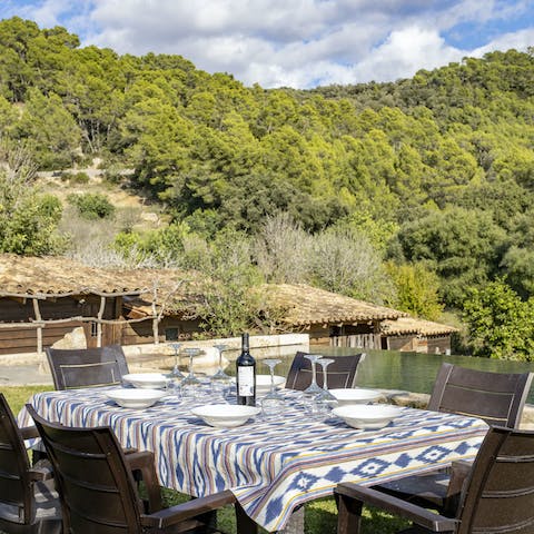 Organise delicious alfresco meals in the stunning garden