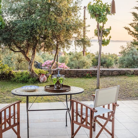 Enjoy the peace and tranquillity of this home on the shores of Messenia