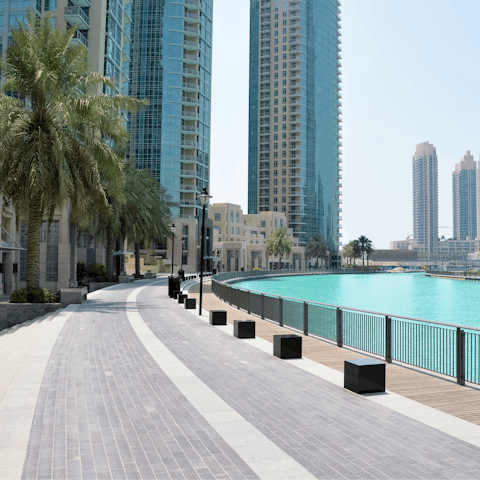 Explore the delights of the Dubai Marina from this dazzling location