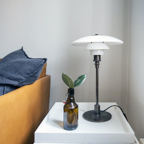 This elegant PH 3/2 lamp