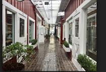 Explore Brentwood Country Mart
