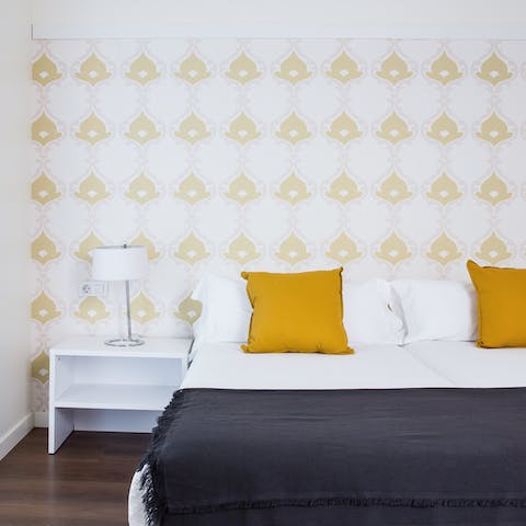 The sunny bedroom wallpaper