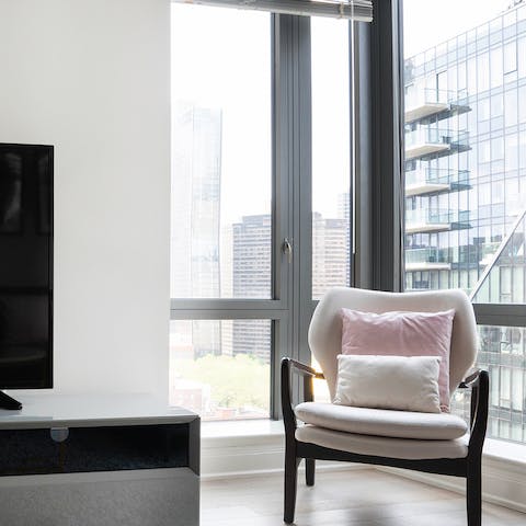 Wrap-around windows in the communal area