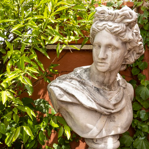 Classical busts on the balcony