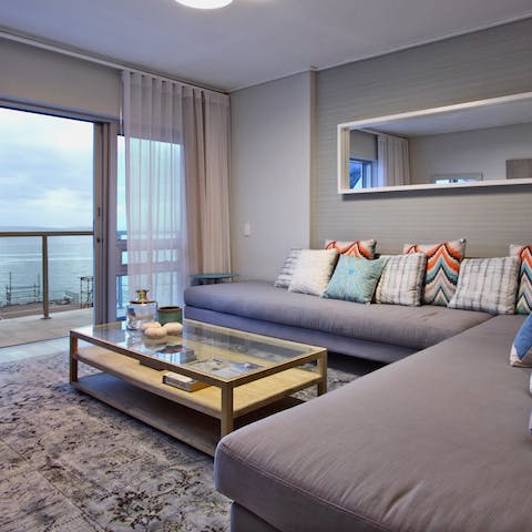 Unwind in the comfy living area, after a day at Table Mountain – a fifteen-minute drive away