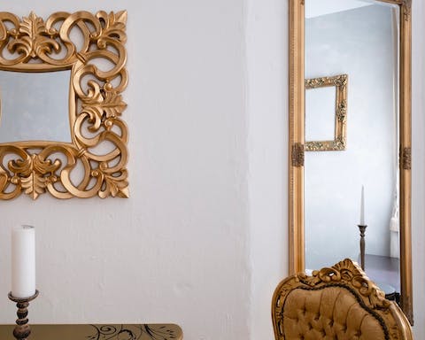 The abundance of golden mirrors