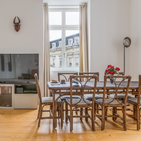 Start the day with a breakfast spread at the brilliantly bright dining table