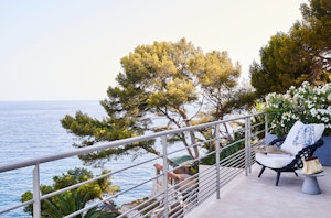 Cassis on The Rocks image 6
