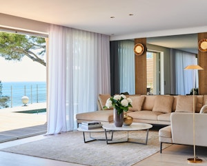 Cassis on The Rocks image 1