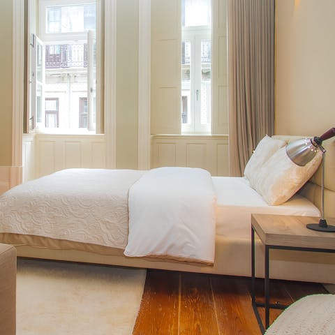 Unwind in this cosy, bright studio apartment