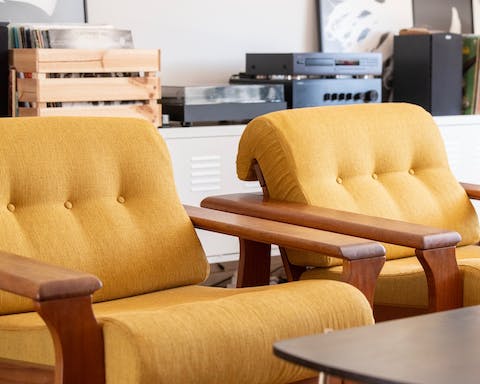 These mid-century style lounge chairs