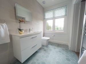 Lofty Manor image 8