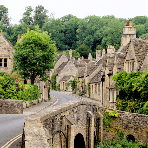 Discover the beauty of the Cotswolds – Stow-on-the-Wold is just a fifteen-minute drive away