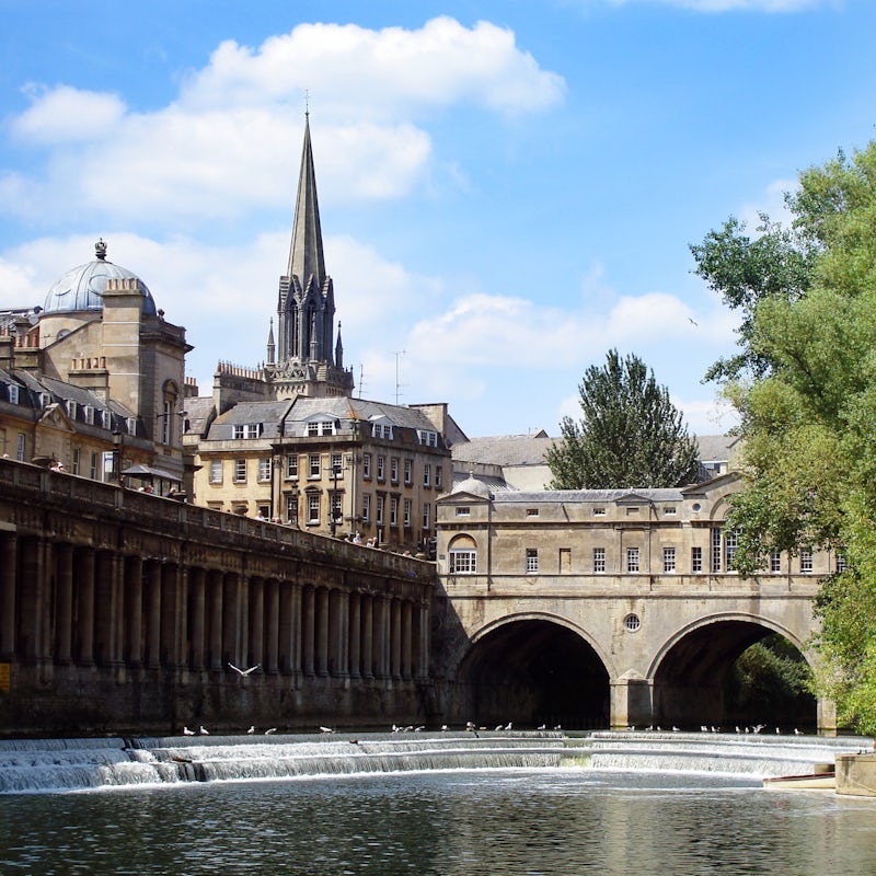 Have a gander about the shops that line Pulteney Bridge, only an eleven-minute walk from your front door