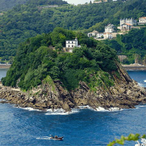 Take a boat trip to Santa Clara Island across Donostia Bay